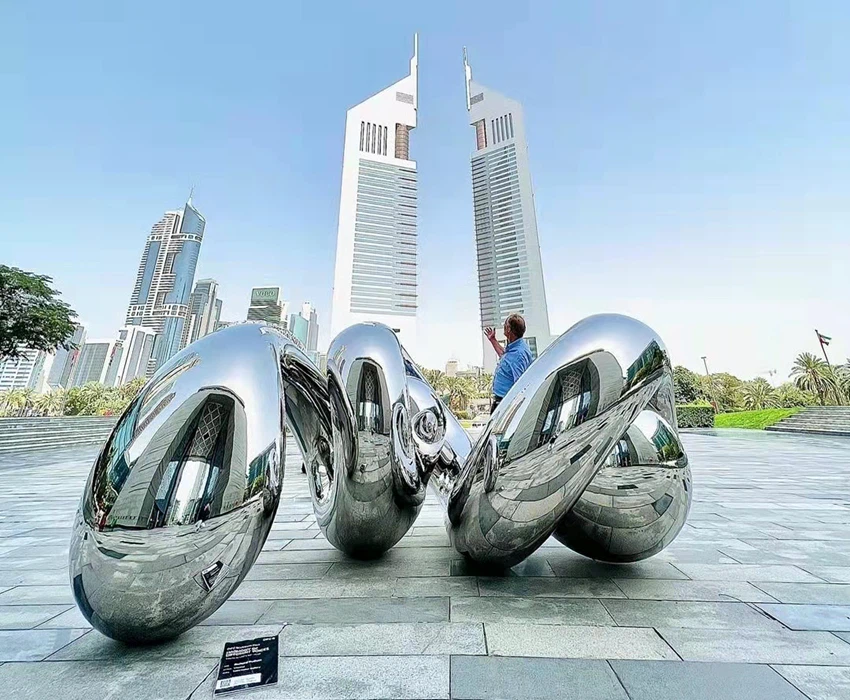 stainless steel Unwind sculpture in DIFC
